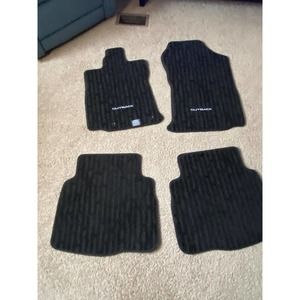 Subaru outback set of 4 floor mats, brand new. 2021